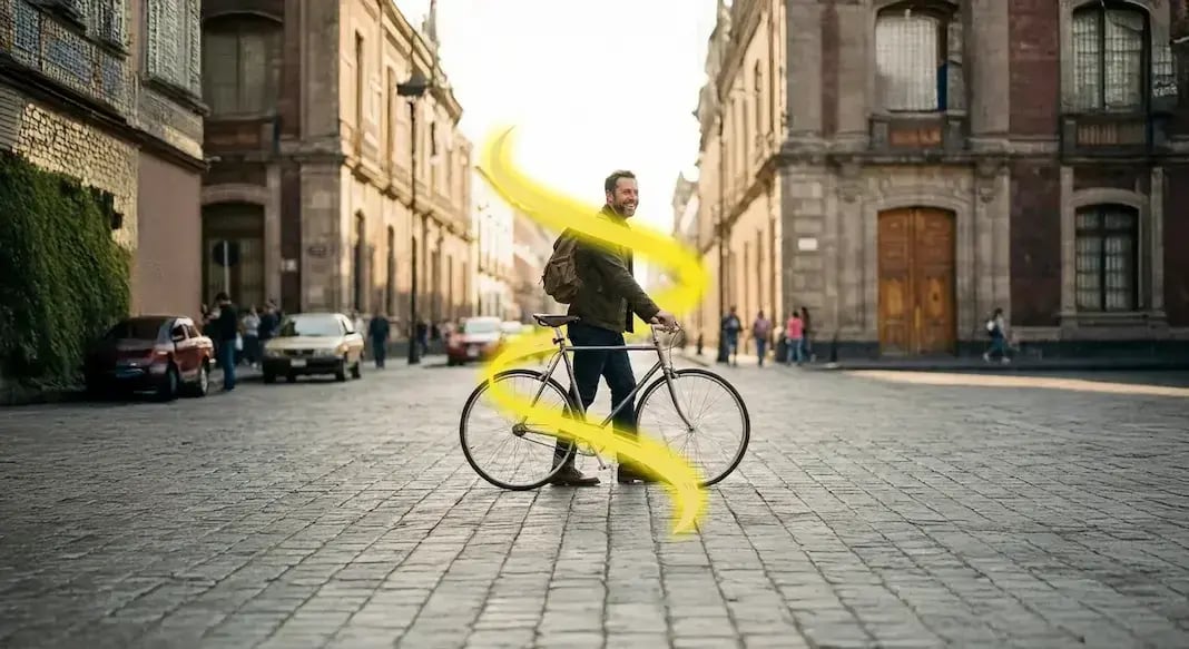 Ciclista hombre en la ciudad