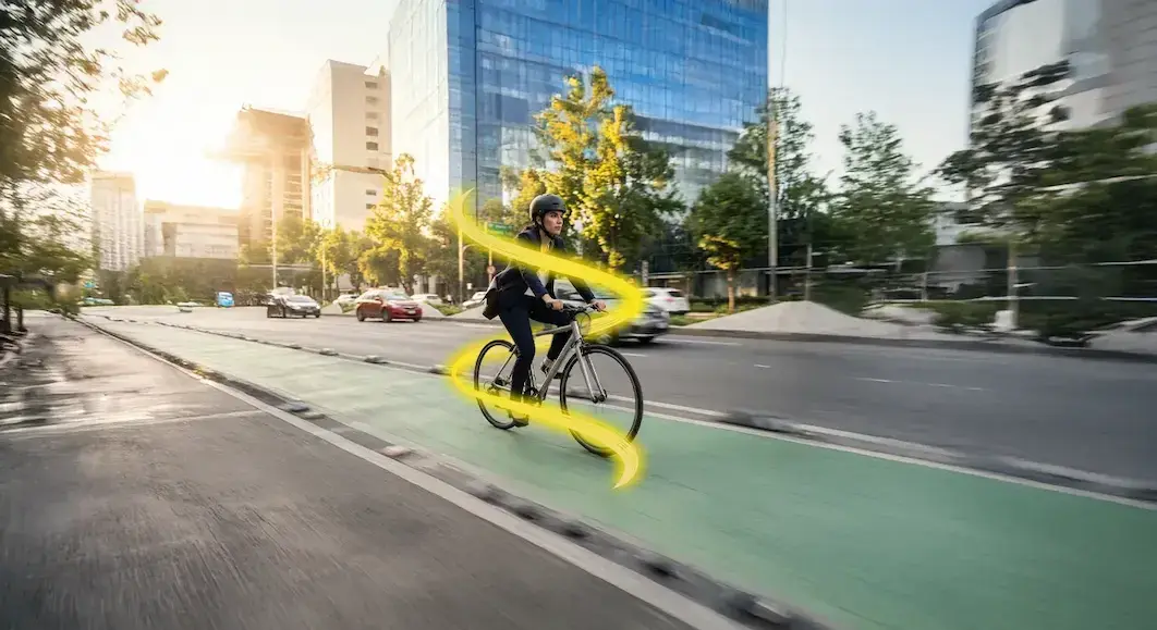 Ciclista mujer ciclovía
